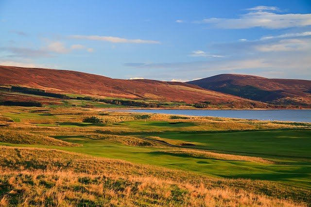 It has often been said that there are two very good reasons to visit Brora in the north of Scotland. The first is the famous distillery that produces Clynelish Malt Whisky and the second the equally famous fishing tackle shop in the town. But there is a third, and some believe and even more compelling reason to venture into this rather remote part of Surtherland – the links of the Brora Golf Club. The Highlands Brora