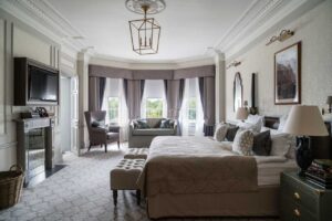 Estate Room
